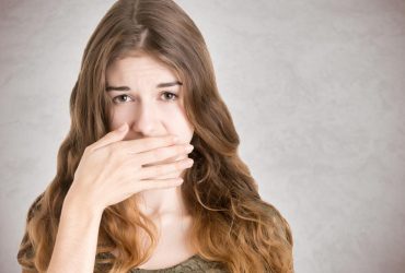 Комаровский рассказал, как избавиться от неприятного запаха изо рта (видео)