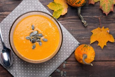 Зігріває у холодні дні: гарбузовий суп з двох інгредієнтів