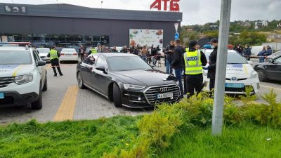 Неизвестные обстреляли авто Сергея Шефира / фото УНИАН, Дмитрий Хилюк Неизвестные обстреляли авто Сергея Шефира / фото УНИАН, Дмитрий Хилюк