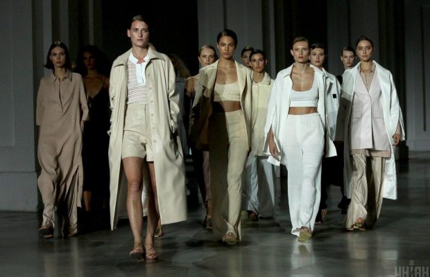 Унікальні форми та нестандартні моделі: у Києві стартував Ukrainian Fashion Week (фото, відео)