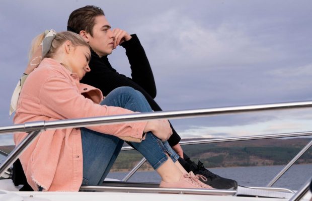 Від забороненого кохання та вампірів до еротики: найуспішніші сучасні екранізації романтичних бестселерів