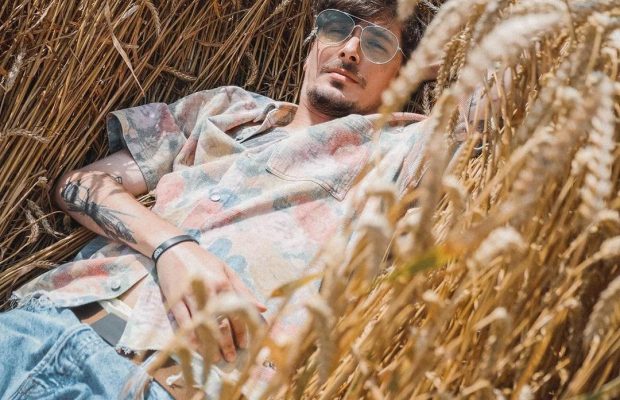 "Это просто клоуны": Позитив пристыдил мужчин, которые пытаются выехать за границу