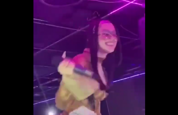 "Провалюй звідси!": істерична російська реперка закотила скандал на концерті у Києві (відео)