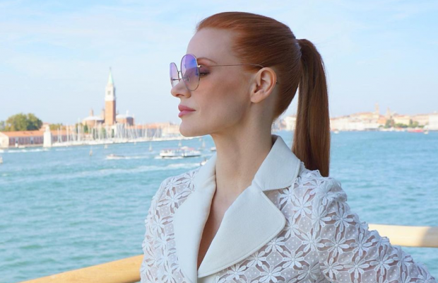 Оскар Айзек публічно поцілував Джесіку Честейн у Венеції: інтернет зійшов з розуму