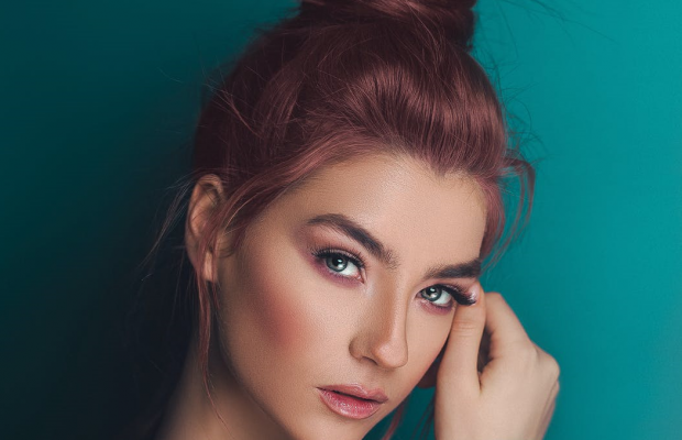 Стрілки на очах 2021: кому личать стрілки і як їх намалювати (покрокова інструкція)