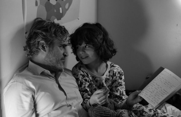 Вийшов трейлер чорно-білої драми "Давай, давай" з Хоакіном Феніксом