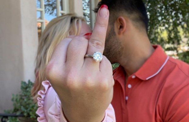 Брітні Спірс виходить заміж: співачка показала каблучку з величезним діамантом (фото, відео)