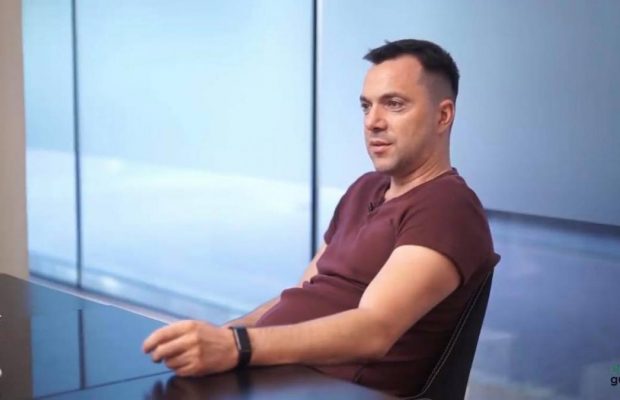 "Настоящая суть твари": Арестович "подорвал" сеть детским фото