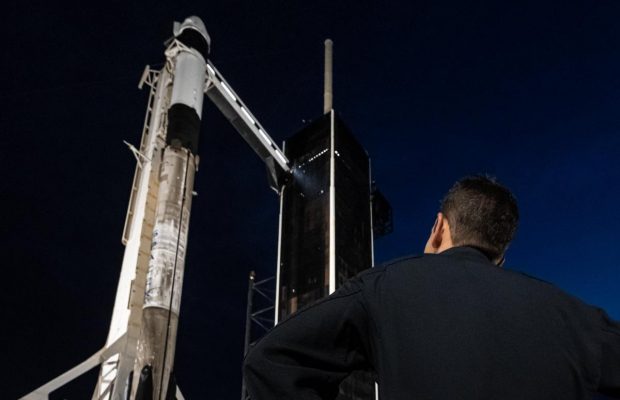 SpaceX відправила перших туристів на орбіту (відео, фоторепортаж)