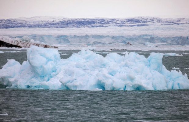 Чем туристов привлекает знаменитый "рожающий" ледник в Гренландии (фоторепортаж)