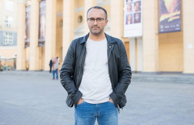 Відомого російського режисера ввели у кому, його стан критичний