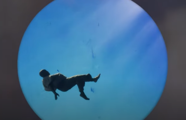 Відривається від землі та літає: репер Каньє Вест випустив кліп (відео)