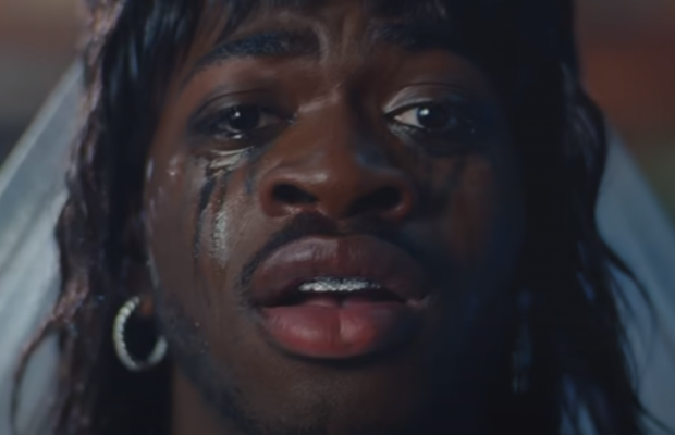 Зняв свої "пологи" та секс з футболістом: епатажний репер випустив альбом зі скандальним кліпом (відео)