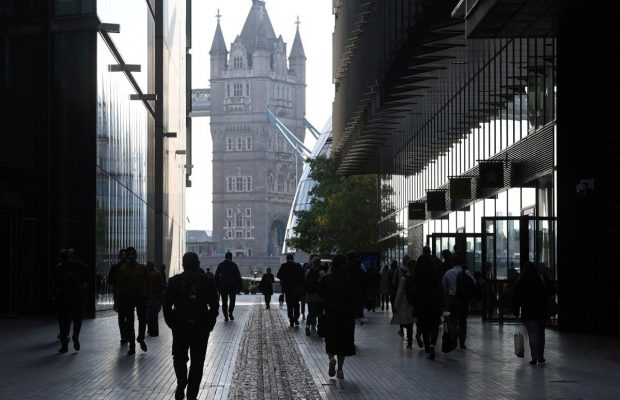 COVID-вакцинація була успішною: у Сполученому Королівстві та Ірландії скасовують карантинні обмеження