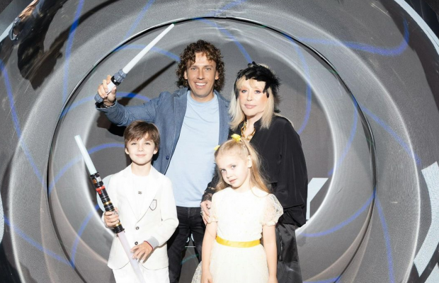 Семейное фото: 72-летняя тюнингованная Пугачева вызвала восторг у поклонников