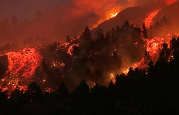 Виверження вулкана на Канарах: лава дісталася житлових будинків (фоторепортаж, відео)