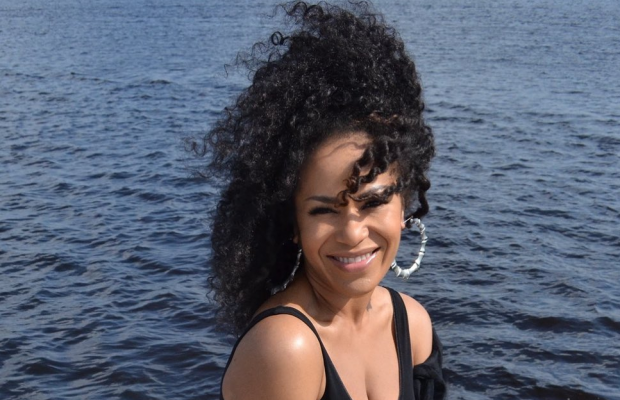 "Чуть не задохнулись, страшная интоксикация": популярная певица жестко "разнесла" украинские самолеты