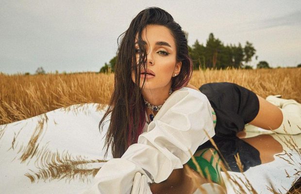 "Меня начинает трясти": Анна Тринчер в туалете ТРЦ закатила настоящую истерику (видео)