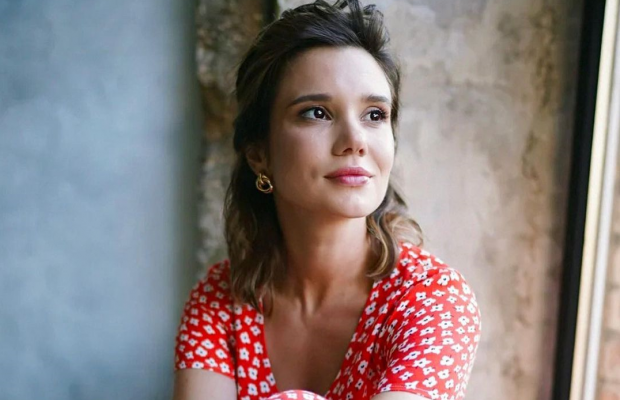 "Ударил ногой в живот и постоянно изменял": звезда "Слуги народа" с дочерью сбежала от мужа-тирана