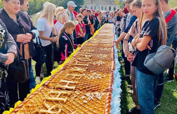 У Черкасах спекли найдовший яблучний пиріг (фото)