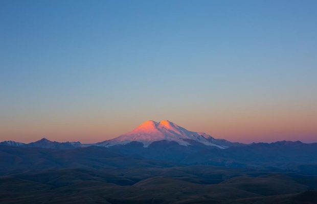 Під час сходження на Ельбрусі застрягла група альпіністів, п'ятеро загинули (відео)