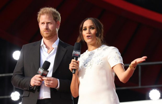 "Вони стріляють собі в ногу": принца Гаррі та Меган Маркл звинуватили у лицемірстві