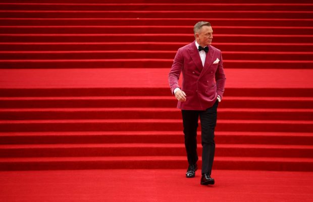 Джеймс Бонд может стать небинарной персоной