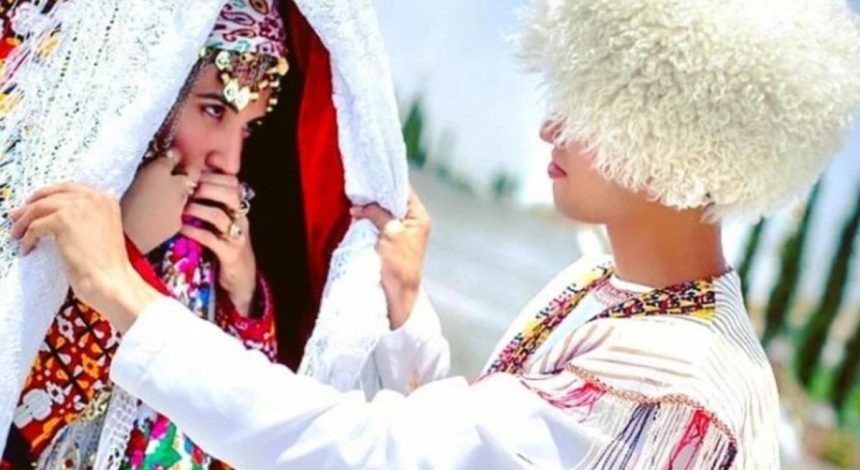 В Туркменистане парням и девушкам запретили вместе сидеть на лавочках