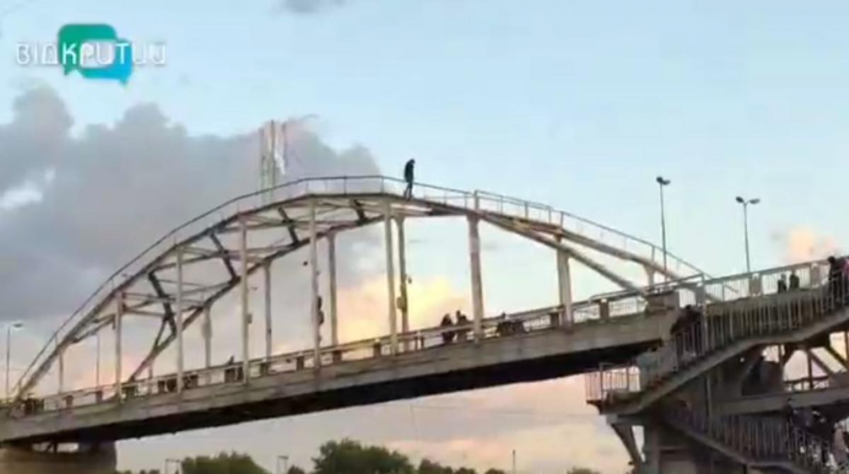 Чи були поряд патрульні - невідомо / скріншот з відео Чи були поряд патрульні - невідомо / скріншот з відео
