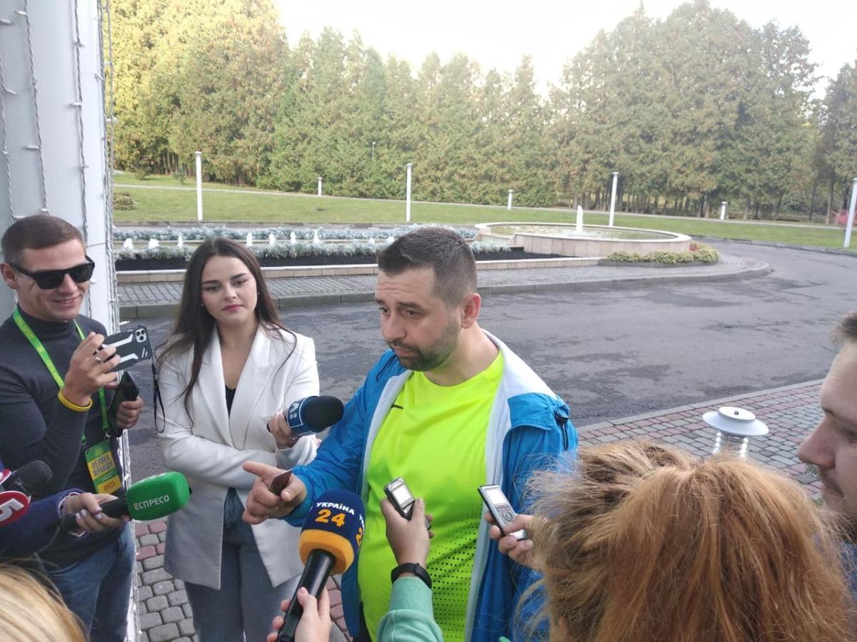 Арахамия рассказал, что сегодня депутаты от "Слуги народа" будут обсуждать в Трускавце / фото УНИАН / Надя Пришляк Арахамия рассказал, что сегодня депутаты от "Слуги народа" будут обсуждать в Трускавце / фото УНИАН / Надя Пришляк