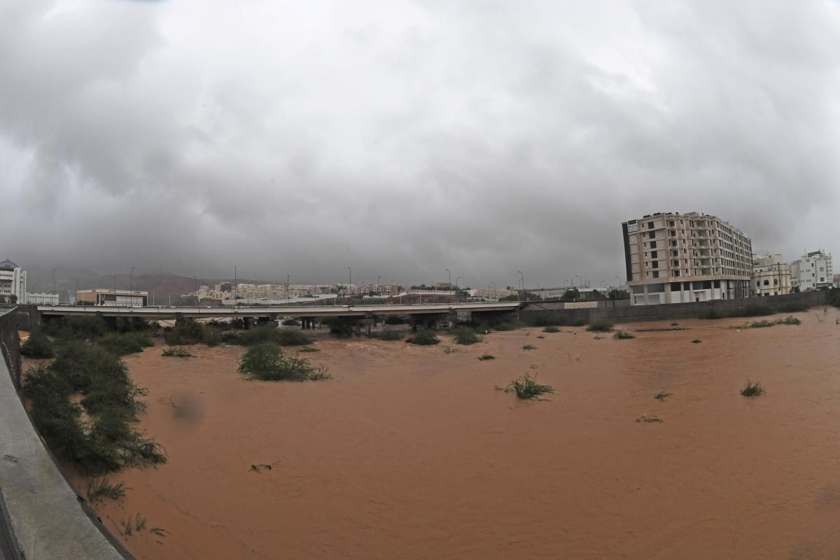 Оман страдает от мощного циклона / фото REUTERS
