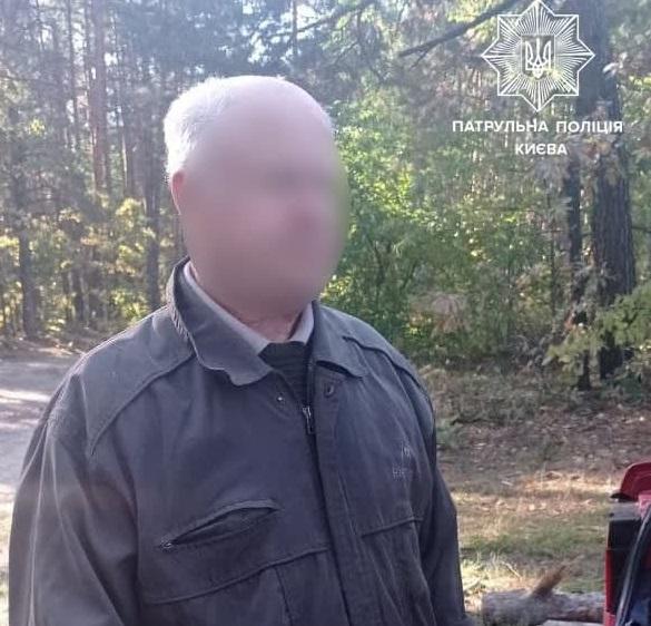 Пенсіонер пішов збирати гриби та заблукав в лісі / фото НПУ Пенсіонер пішов збирати гриби та заблукав в лісі / фото НПУ