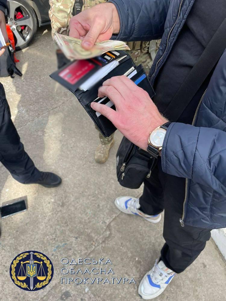 В Одеській області затримали співробітника Нижньодністровського нацпарку за хабарі від браконьєрів (фото) В Одеській області затримали співробітника Нижньодністровського нацпарку за хабарі від браконьєрів (фото)