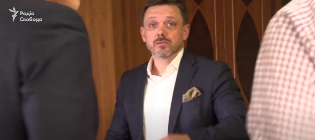 На журналістів напали в кабінеті голови банку в його присутності / скріншот На журналістів напали в кабінеті голови банку в його присутності / скріншот