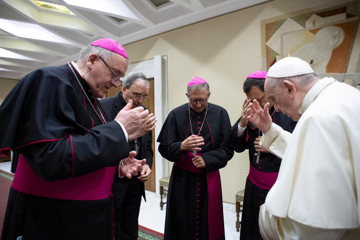 Папа Римский выразил сожаление по поводу скандала со священниками \ фото REUTERS