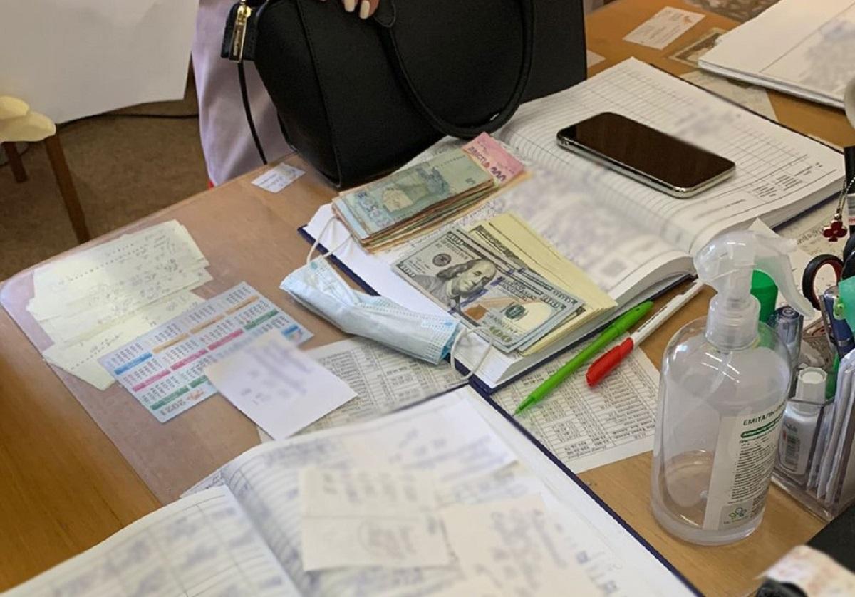 Вартість отримання інвалідності становила від 1 500 доларів США в залежності від ступенів розладів / фото прес-служби Київської міської прокуратури Вартість отримання інвалідності становила від 1 500 доларів США в залежності від ступенів розладів / фото прес-служби Київської міської прокуратури