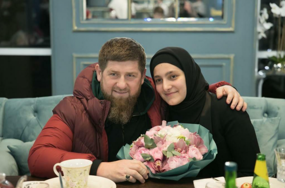 Дочерей Кадырова поймали на поездках в Европу под чужой фамилией / фото RKadyrov_95 Дочерей Кадырова поймали на поездках в Европу под чужой фамилией / фото RKadyrov_95