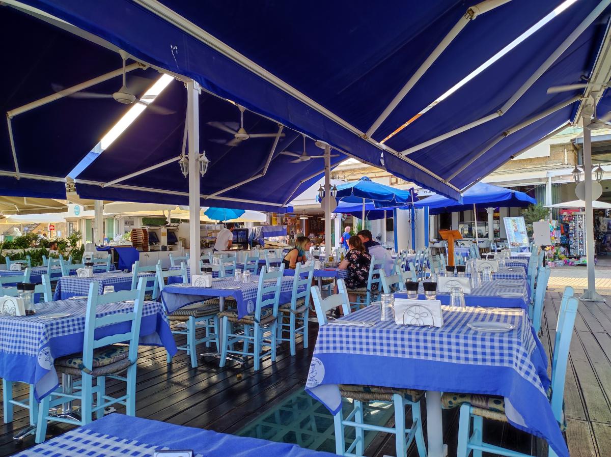 Ресторан морської кухні Pelican в бухті Пафосу / фото Марина Григоренко