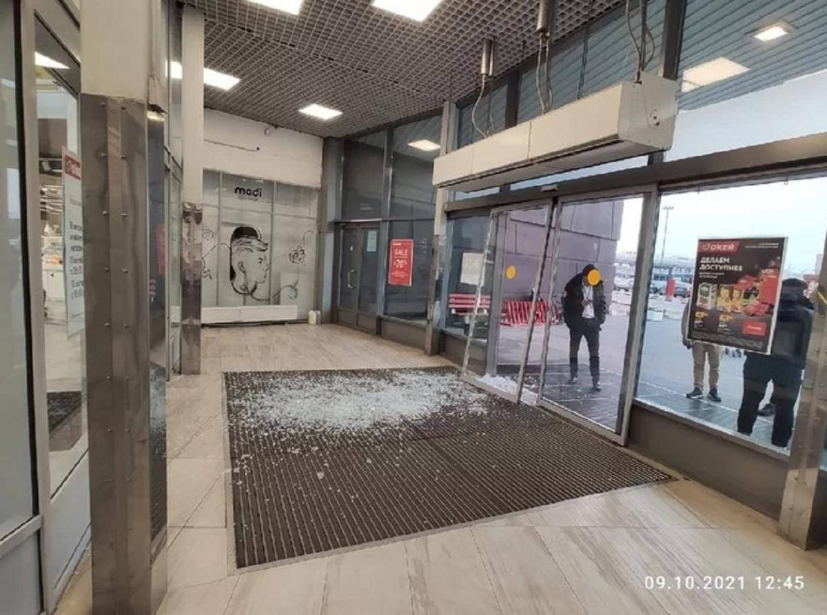 Наслідки погрому, влаштованого кабаном у Санкт-Петербурзі / фото "ВКонтакте" Наслідки погрому, влаштованого кабаном у Санкт-Петербурзі / фото "ВКонтакте"