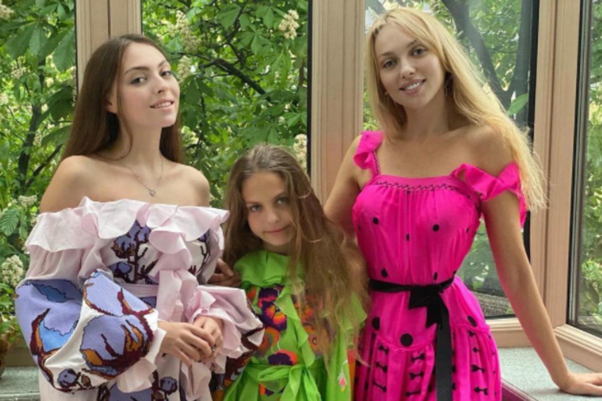 Старшая дочь очень похожа на Полякову / фото instagram.com/polyakovamusic Старшая дочь очень похожа на Полякову / фото instagram.com/polyakovamusic