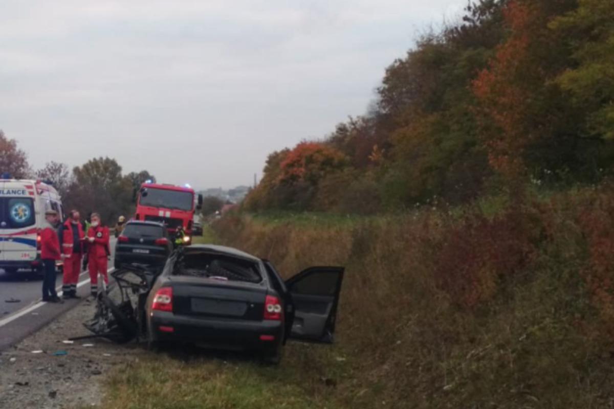 На Львівщині внаслідок ДТП загинули дві особи / фото dsns.gov.ua На Львівщині внаслідок ДТП загинули дві особи / фото dsns.gov.ua