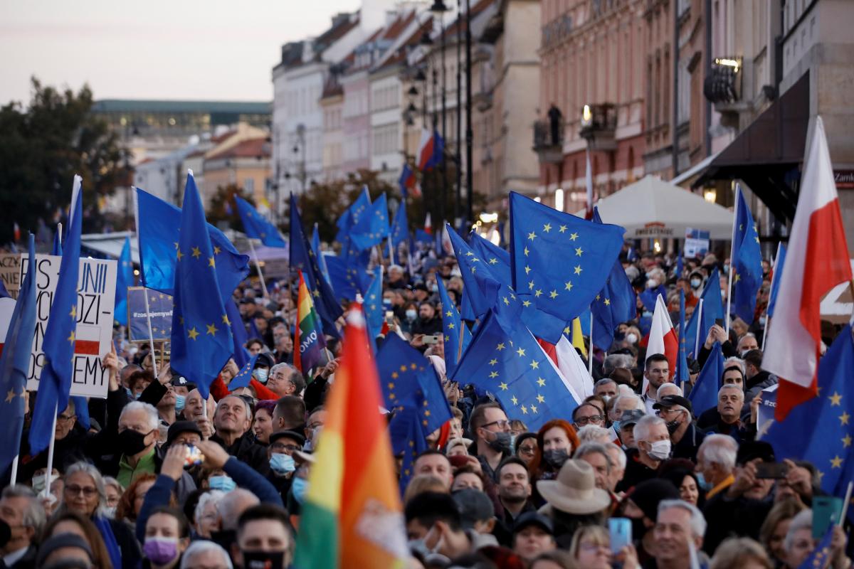 Учасники протестів зізнаються у любові до Євросоюзу / фото REUTERS