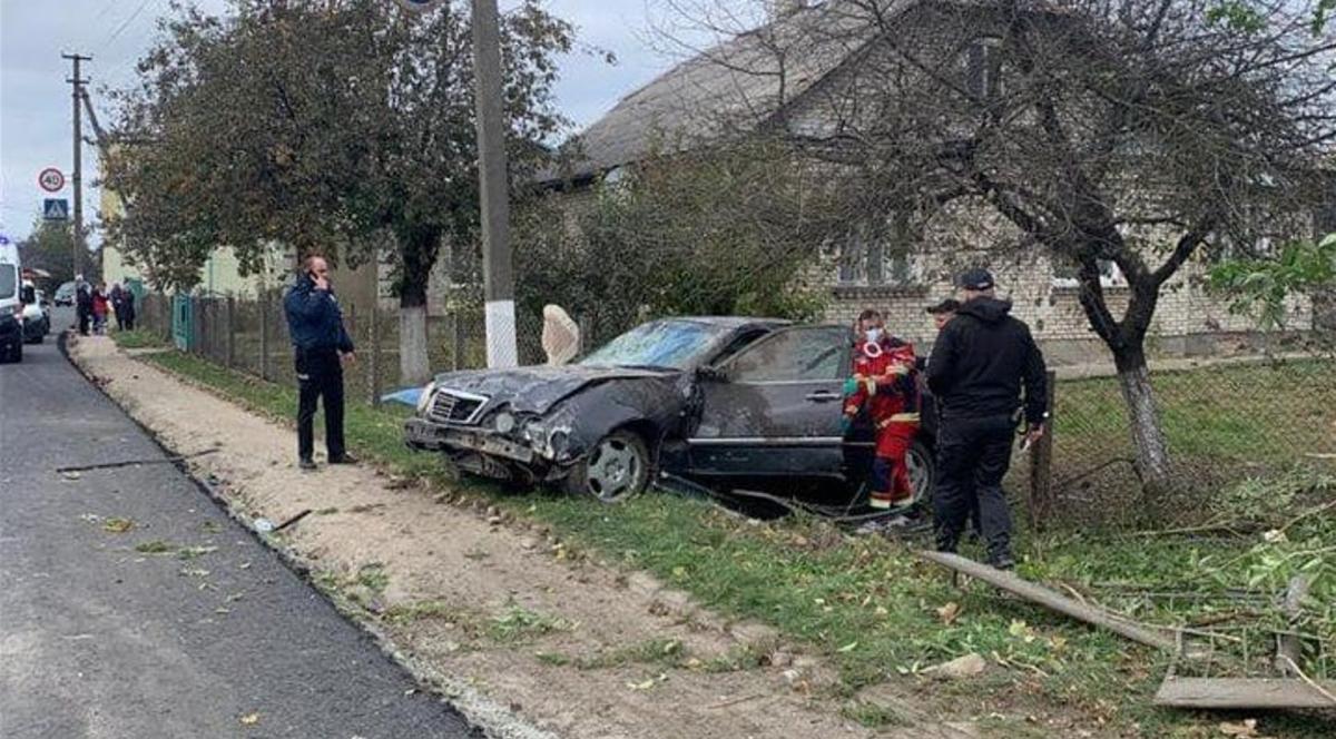 Водій гнав на шаленій швидкості / фото Андріюк/Facebook Водій гнав на шаленій швидкості / фото Андріюк/Facebook