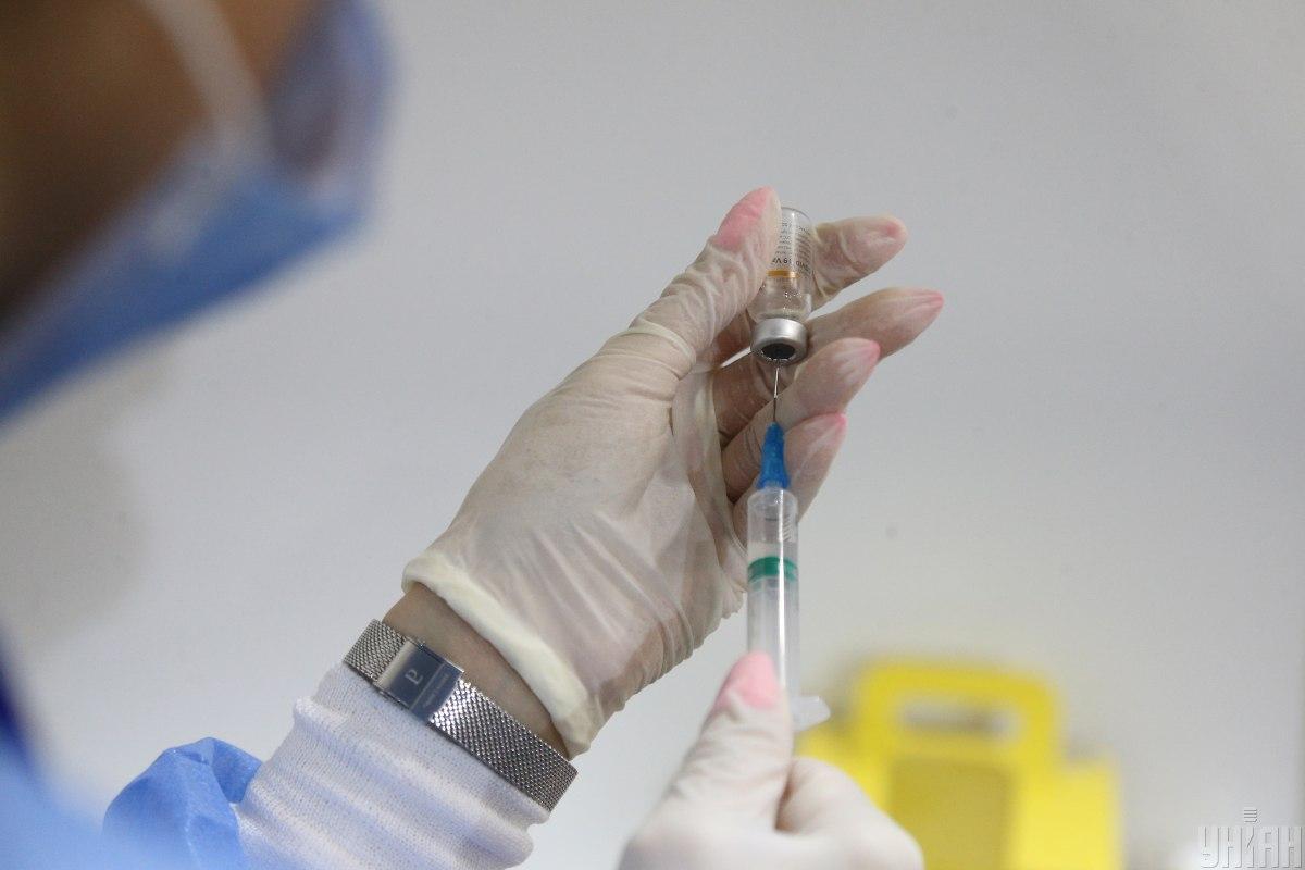 Україна запровадила бустерну дозу вакцини проти COVID-19 / фото УНІАН, Віктор Ковальчук