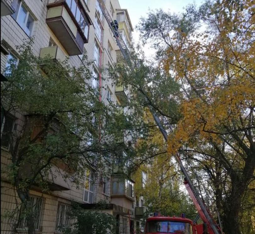 В пожаре в Святошинском районе погибли пожилые супруги / фото пресс-служба ГСЧС Украины в Киеве В пожаре в Святошинском районе погибли пожилые супруги / фото пресс-служба ГСЧС Украины в Киеве