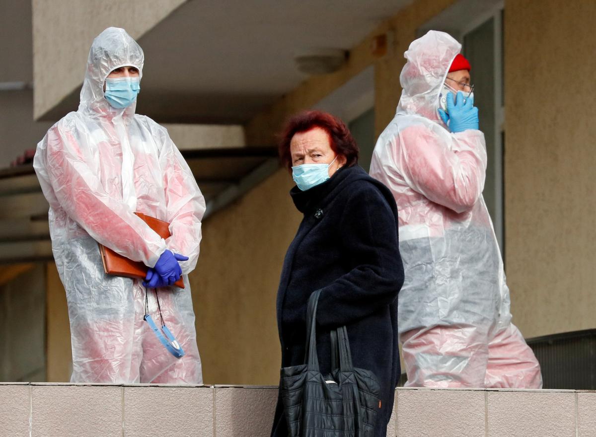 Украинцы смогут получить психологическую помощь после коронавируса \ фото REUTERS