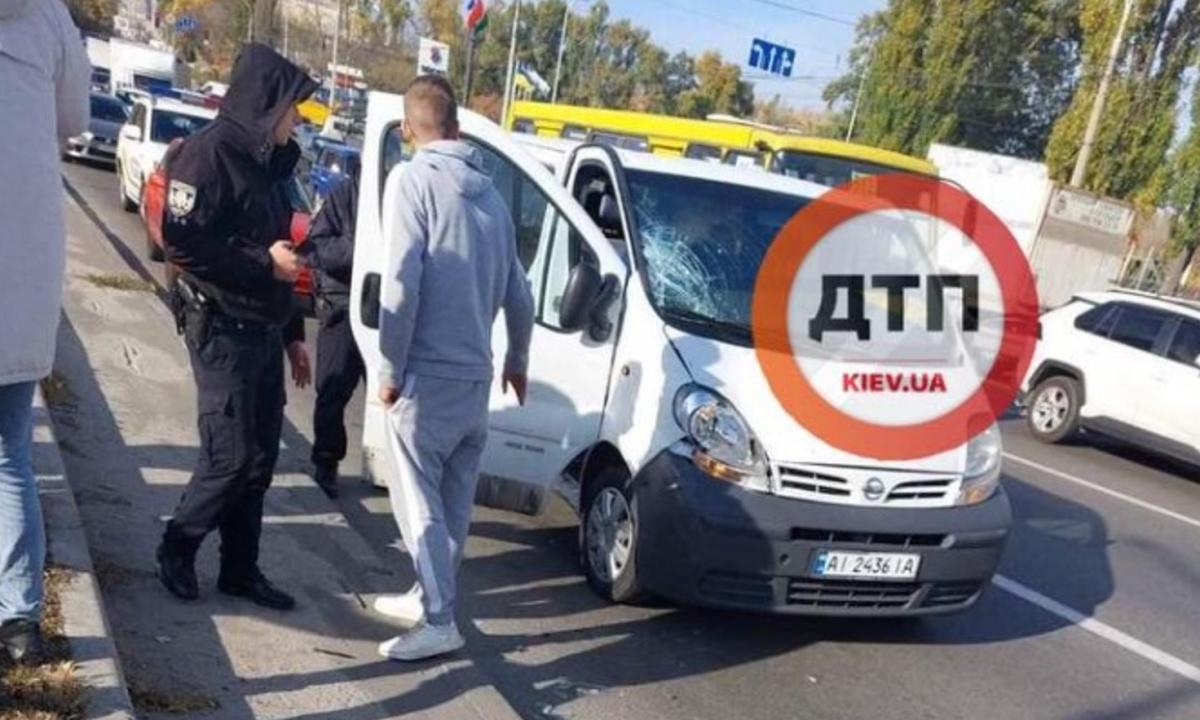 Інцидент стався на вулиці Луговій, біля ТРЦ Караван / фото dtp.kiev.ua Інцидент стався на вулиці Луговій, біля ТРЦ Караван / фото dtp.kiev.ua