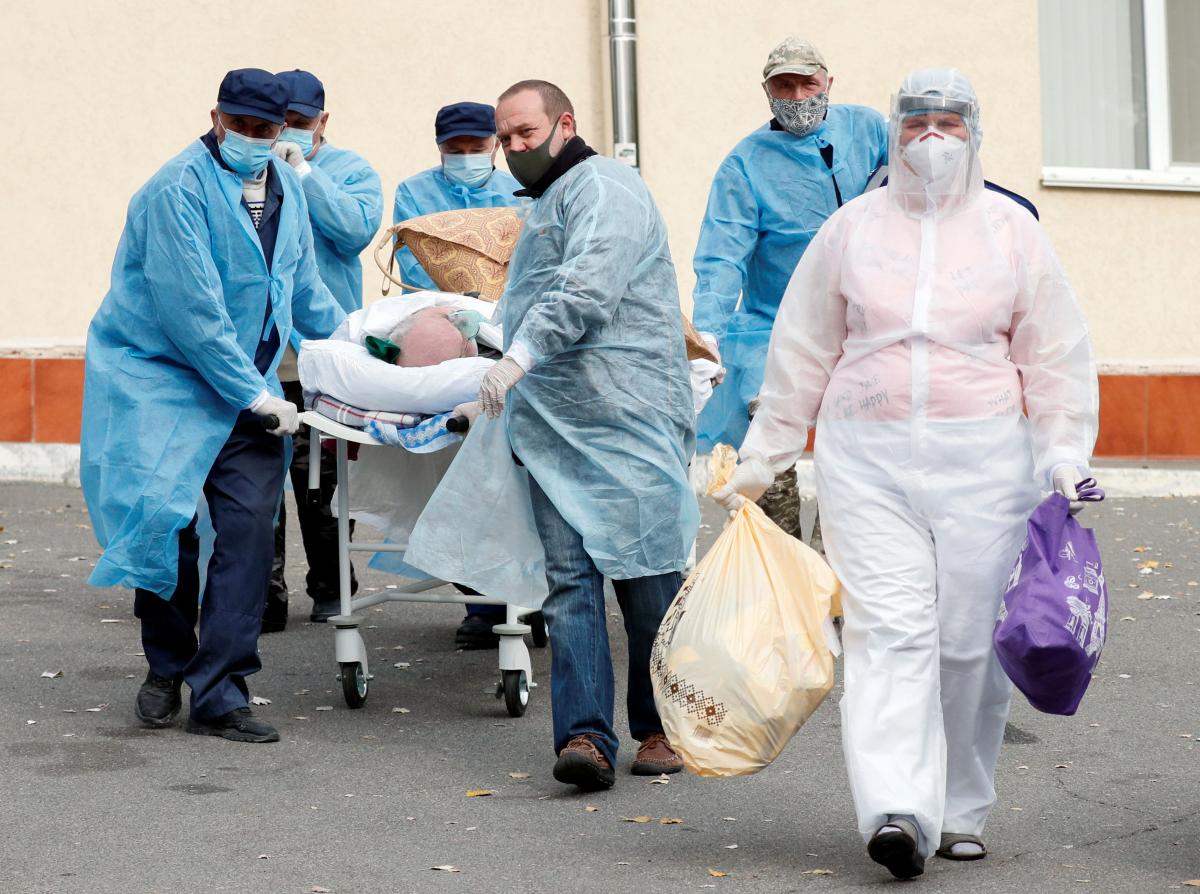 Украина - опять в "лидерах" по заболеваемости и смертности от COVID-19 / фото REUTERS