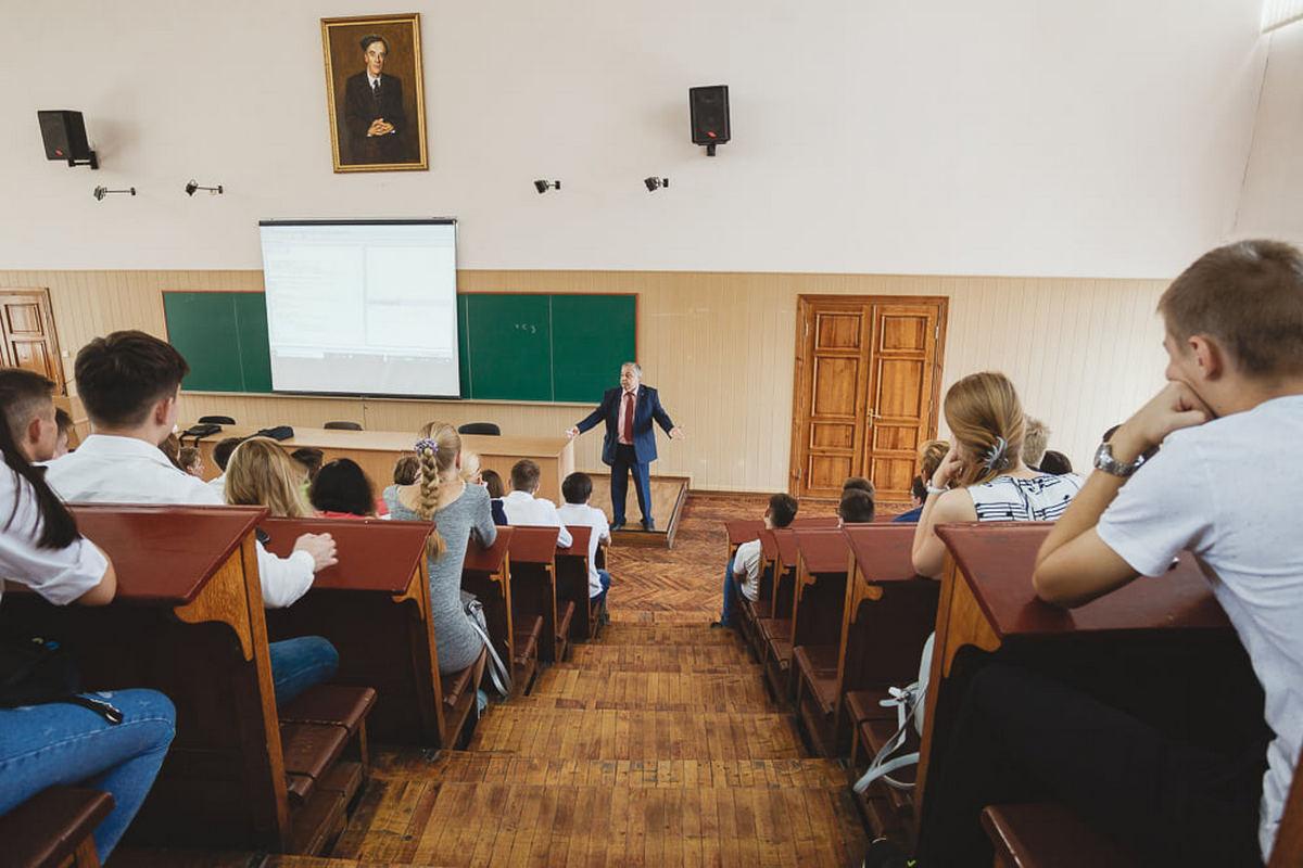 МОН пропонує українським вишам змінити графік навчання