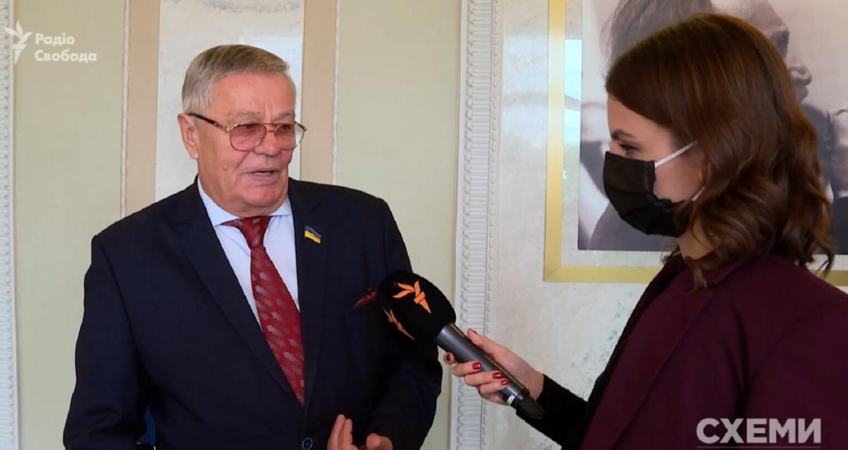 За два роки жінка офіційно отримала вже понад 374 тисячі гривень зарплати з держбюджету / radiosvoboda.org За два роки жінка офіційно отримала вже понад 374 тисячі гривень зарплати з держбюджету / radiosvoboda.org